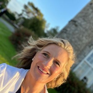 Meet your Posher, Caroline